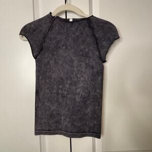 Zenana Women’s S/M Charcoal Black Ribbed Short Sleeve Top Exposed Seam Stretch